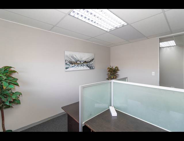 133M² BUSINESS TO LET IN PARKLANDS